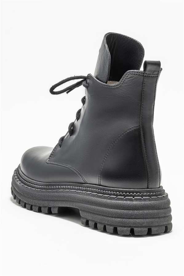 Siyah deri kadın bot, günlük kullanım için - Elle Shoes