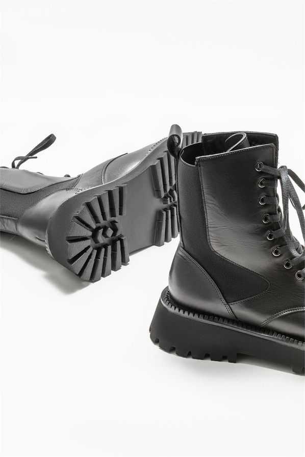 Siyah deri kadın günlük bot, günlük kullanım için - Elle Shoes