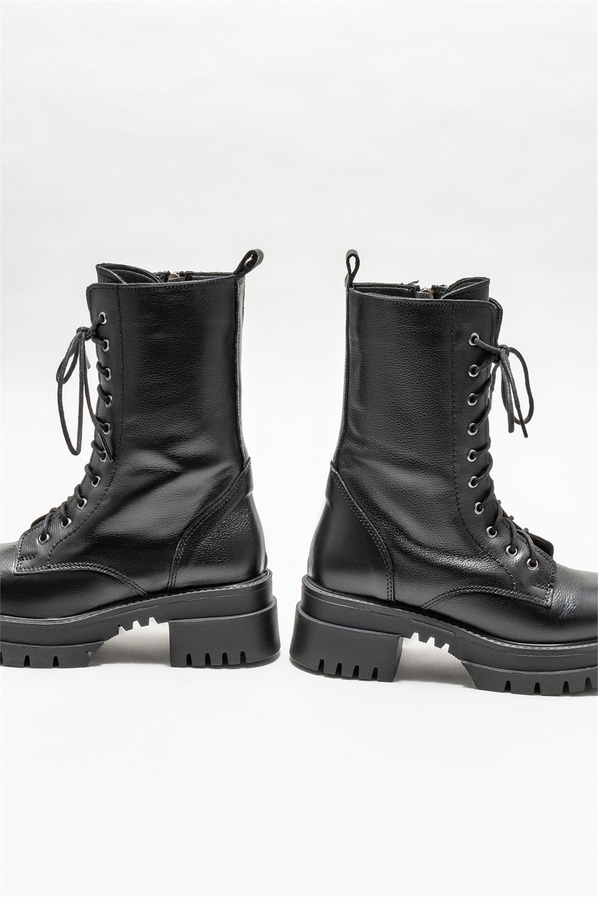 Siyah deri kadın bot, günlük kullanım için - Elle Shoes