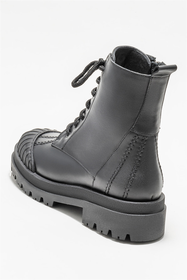 Siyah deri kadın günlük bot, günlük kullanım için - Elle Shoes