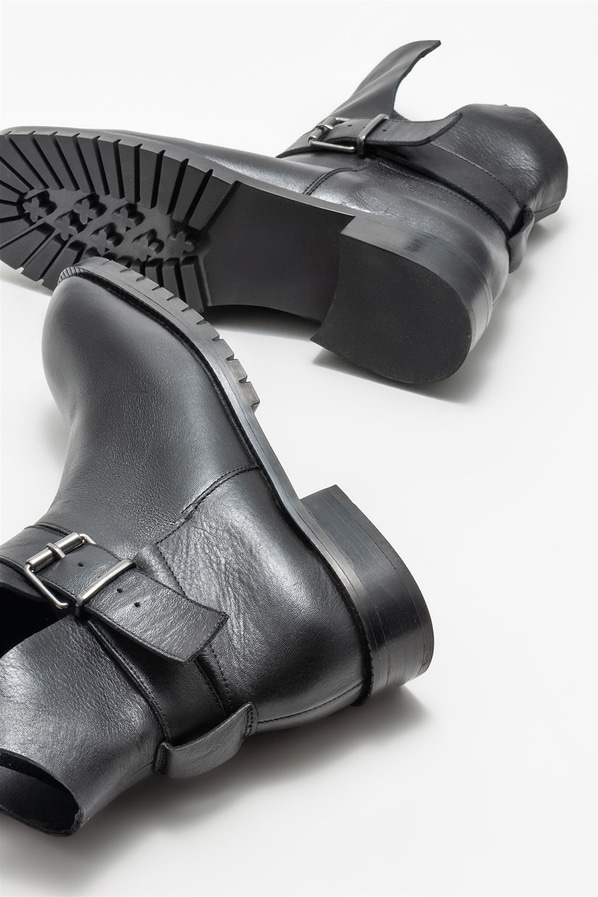 Siyah deri kadın bot, günlük kullanım için - Elle Shoes