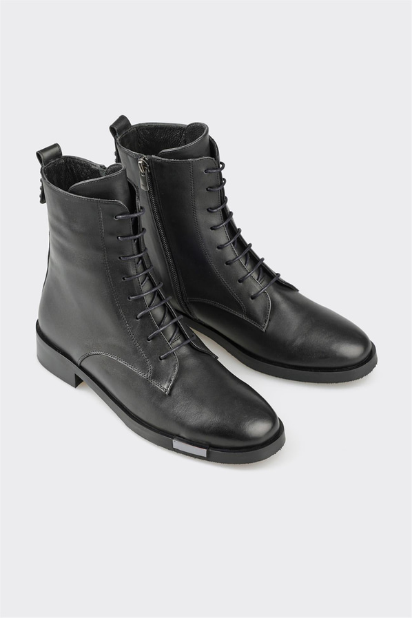 Siyah deri kadın günlük bot, rahat kullanım için - Elle Shoes