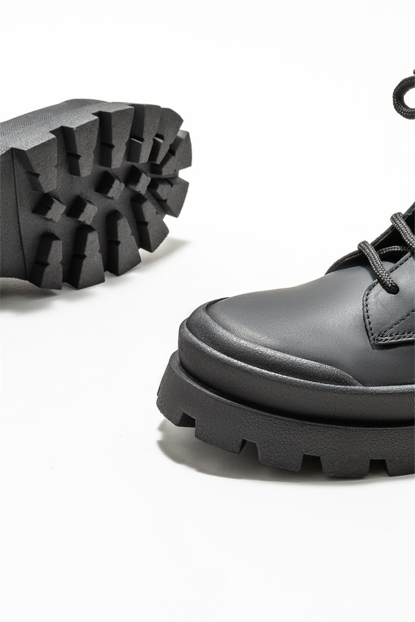 Siyah deri kadın bot, günlük kullanım için - Elle Shoes