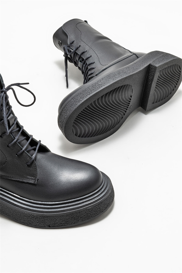 Siyah deri kadın bot, günlük kullanım için - Elle Shoes