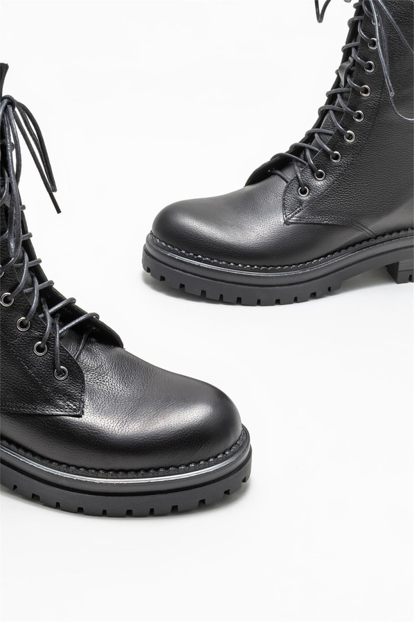 Siyah deri yan fermuarlı kadın günlük bot, rahat kullanım için - Elle Shoes
