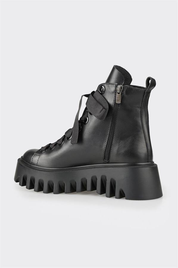 Siyah deri kadın bot, günlük kullanım için - Elle Shoes
