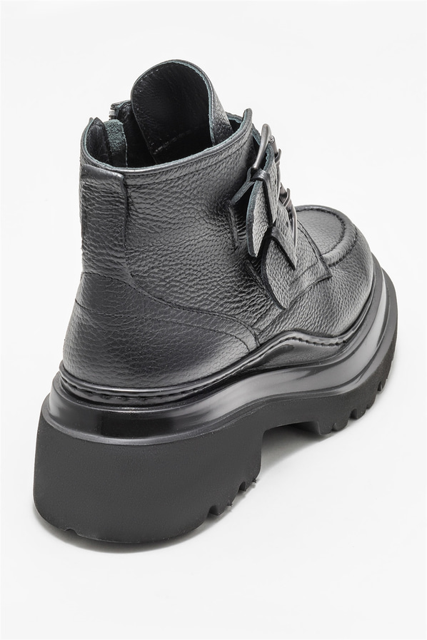 Siyah deri kadın bot, günlük kullanım için - Elle Shoes