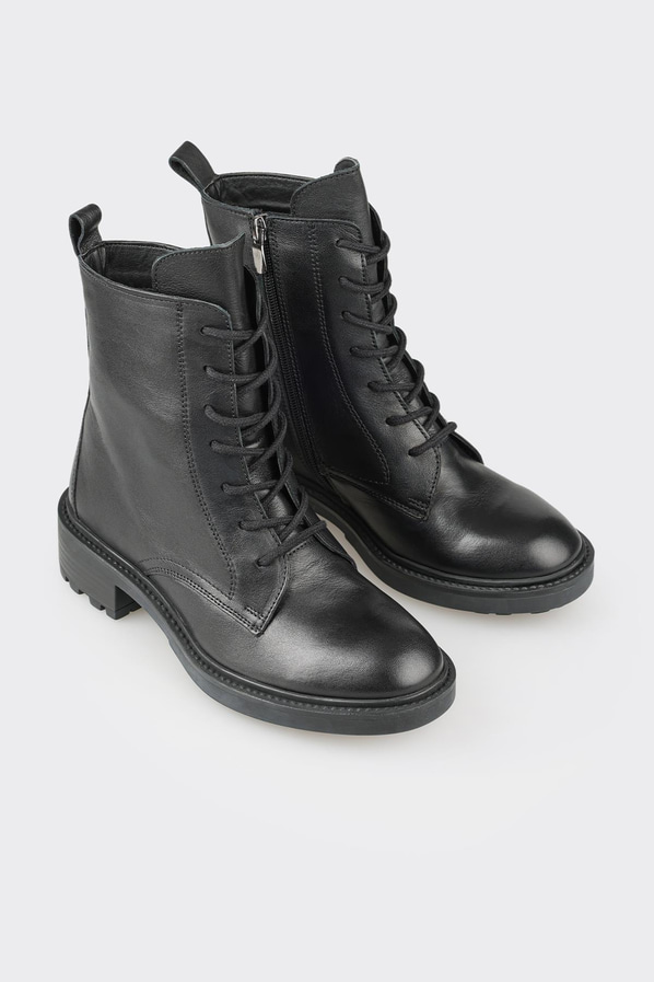 Siyah deri kadın günlük bot, günlük kullanım için - Elle Shoes