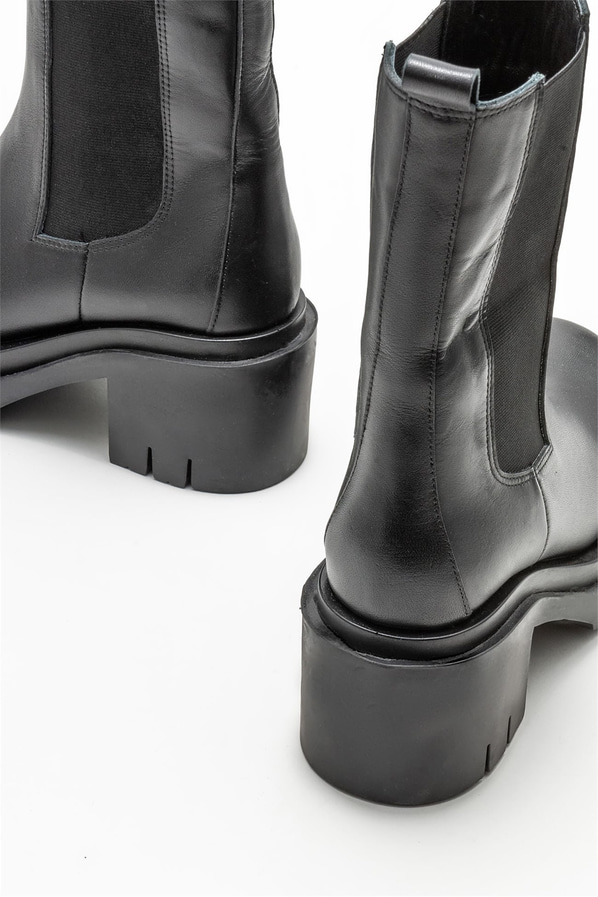 Siyah deri kadın günlük bot, günlük kullanım için - Elle Shoes