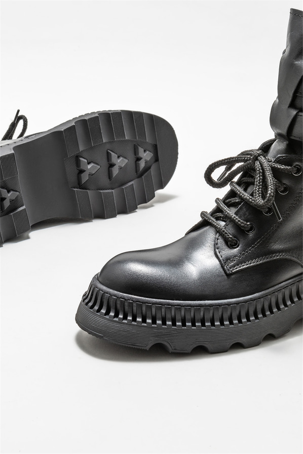 Siyah deri kadın bot, günlük kullanım için - Elle Shoes