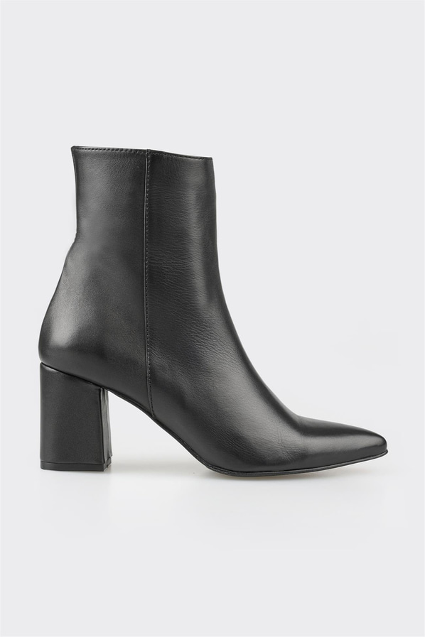 Siyah deri kadın bot, günlük kullanım için - Elle Shoes