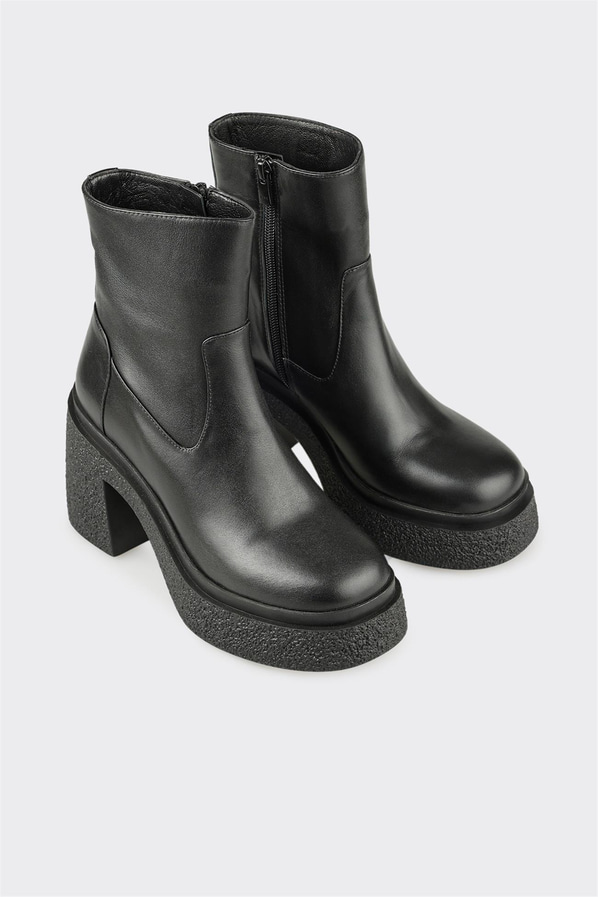 Siyah Deri Kadın Günlük Bot
