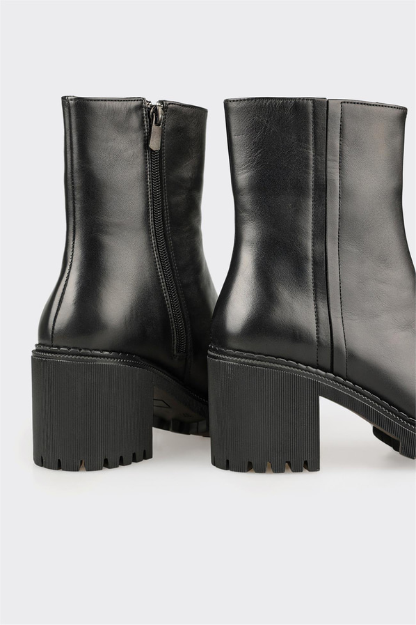 Siyah Deri Kadın Günlük Bot