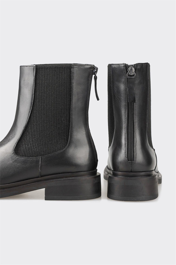 Siyah deri kadın bot, günlük kullanım için - Elle Shoes