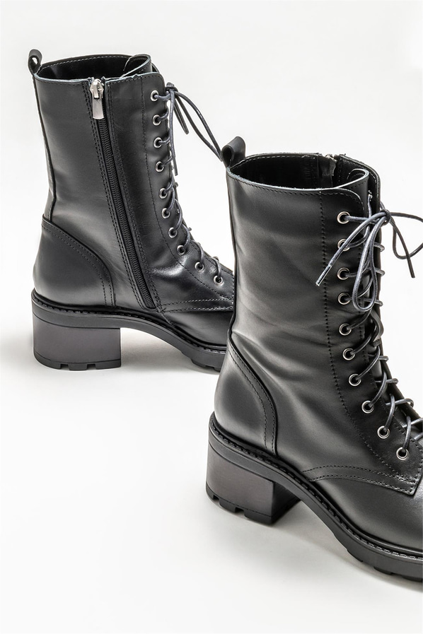 Siyah deri kadın bot, günlük kullanım için - Elle Shoes