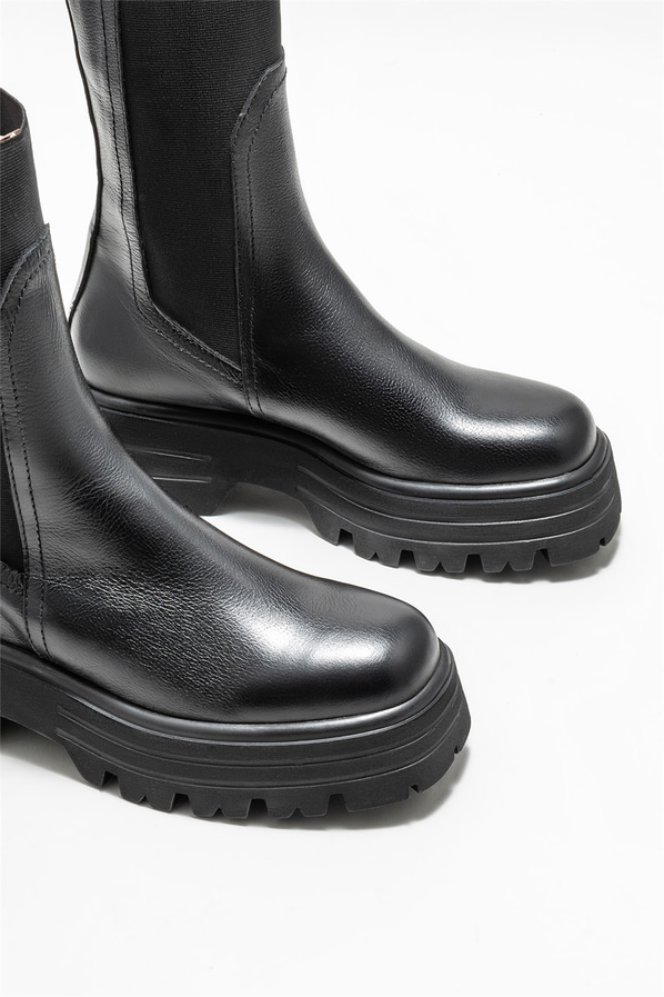 Siyah deri kadın bot, günlük kullanım için - Elle Shoes