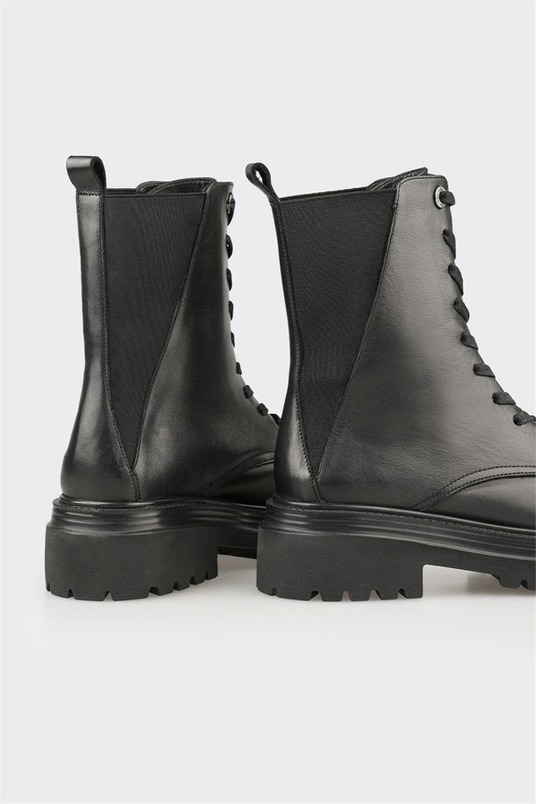 Siyah Deri Kadın Günlük Bot