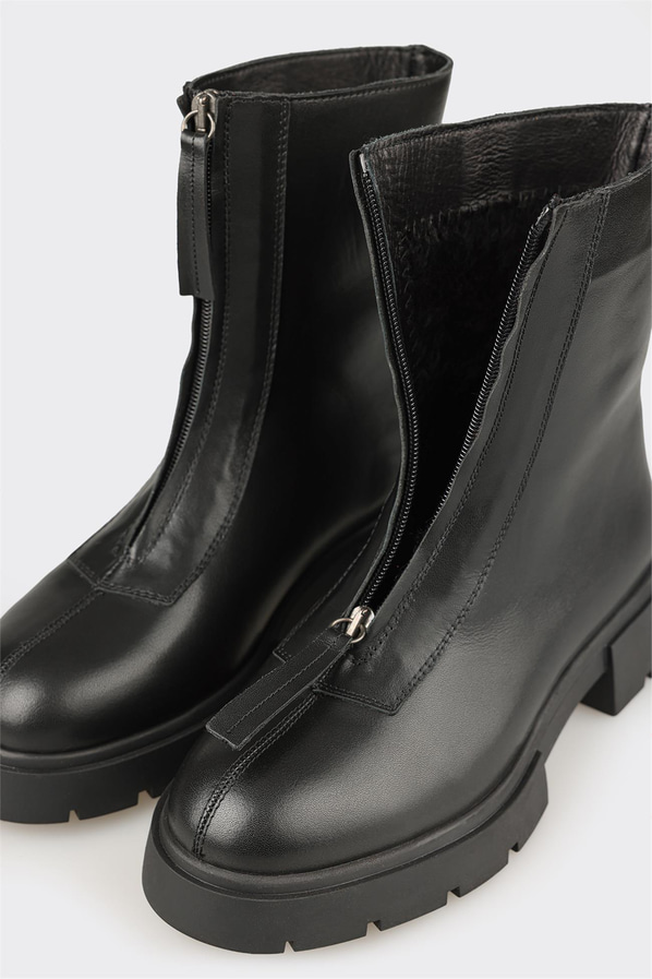Siyah Deri Kadın Günlük Bot