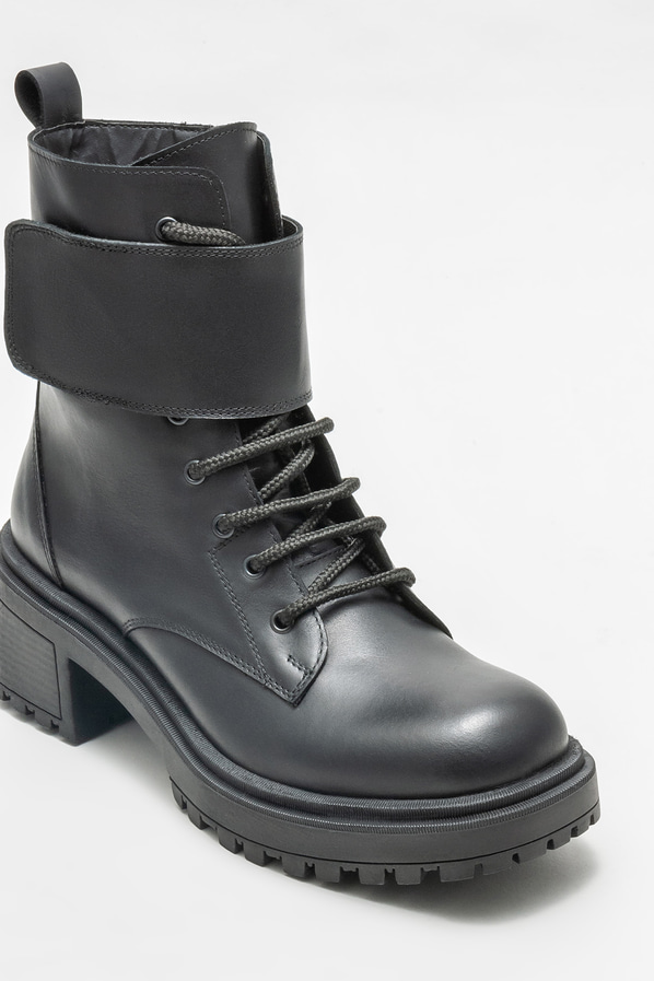 Siyah deri kadın bot, günlük kullanım için - Elle Shoes