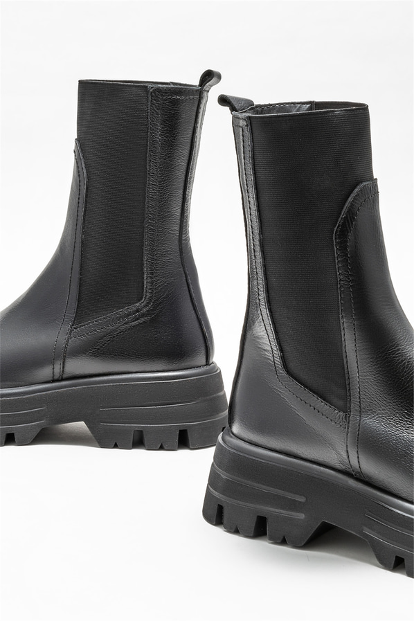 Siyah deri kadın bot, günlük kullanım için - Elle Shoes