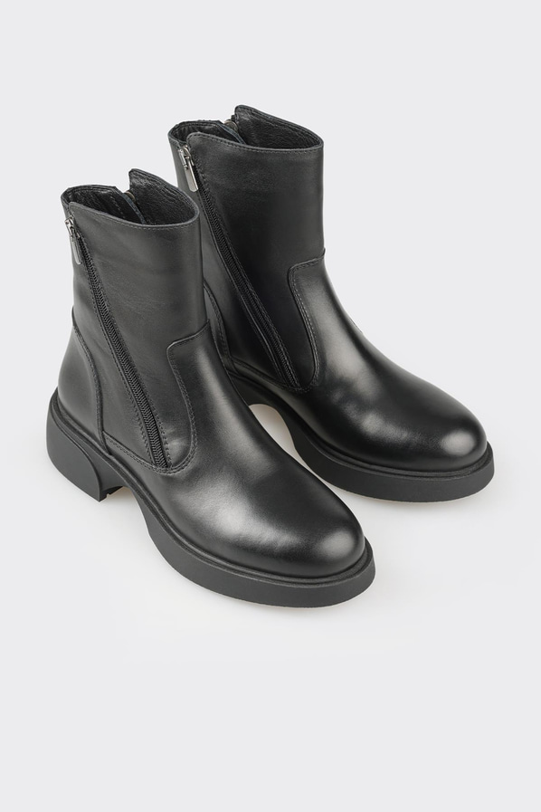 Siyah deri kadın bot, günlük kullanım için - Elle Shoes