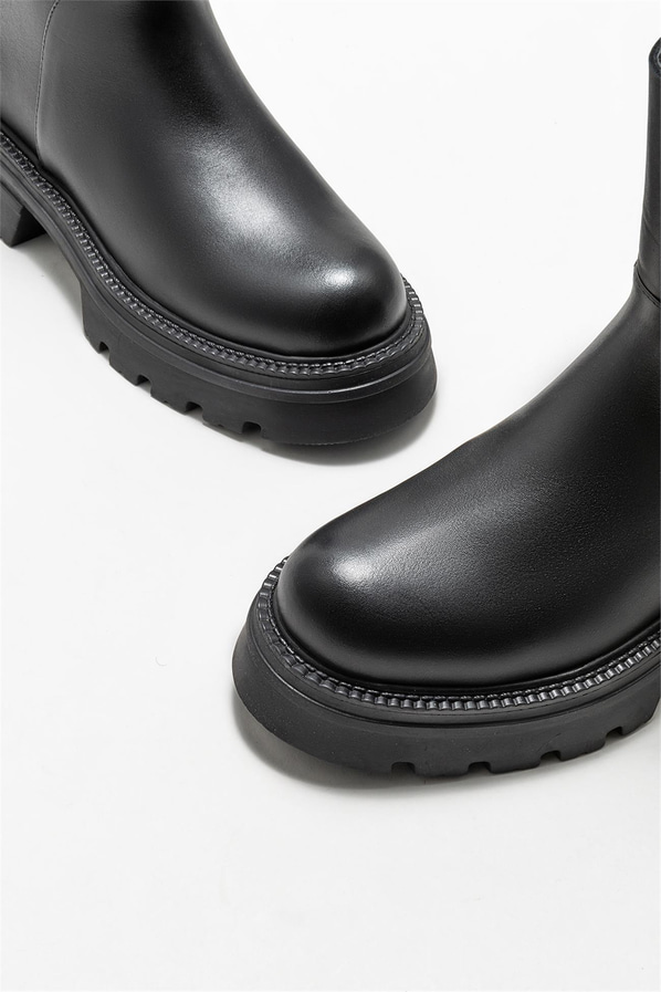 Siyah deri kadın bot, günlük kullanım için - Elle Shoes