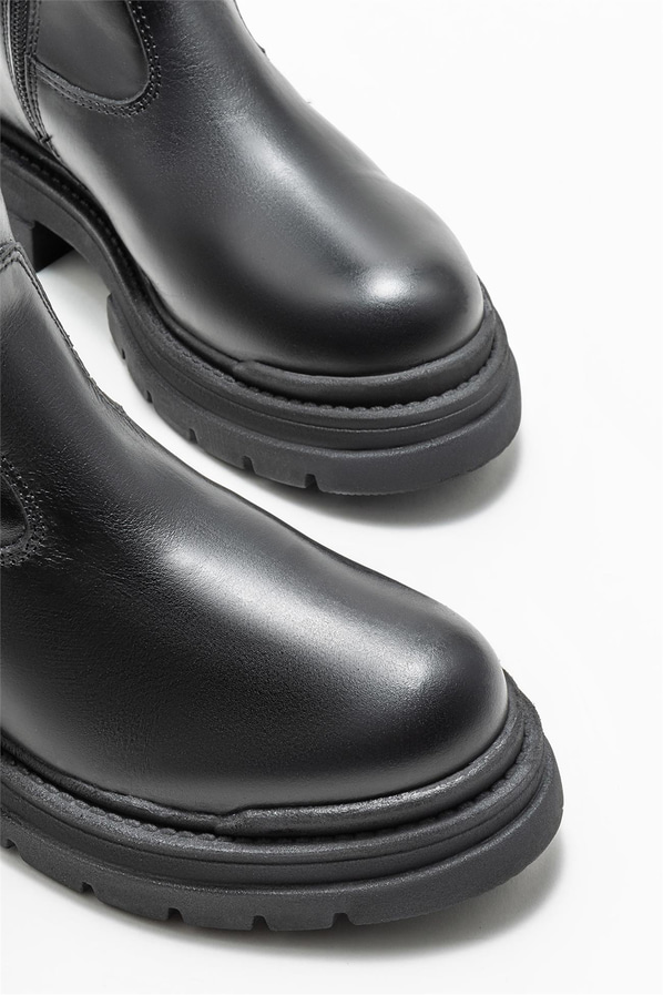 Siyah deri kadın bot, günlük kullanım için - Elle Shoes