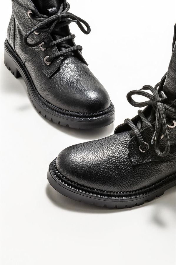 Siyah deri kadın günlük bot, günlük kullanım için - Elle Shoes