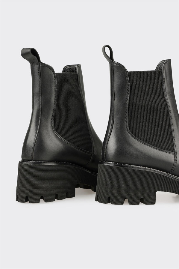 Siyah deri simli kadın bot, rahat kullanım için - Elle Shoes