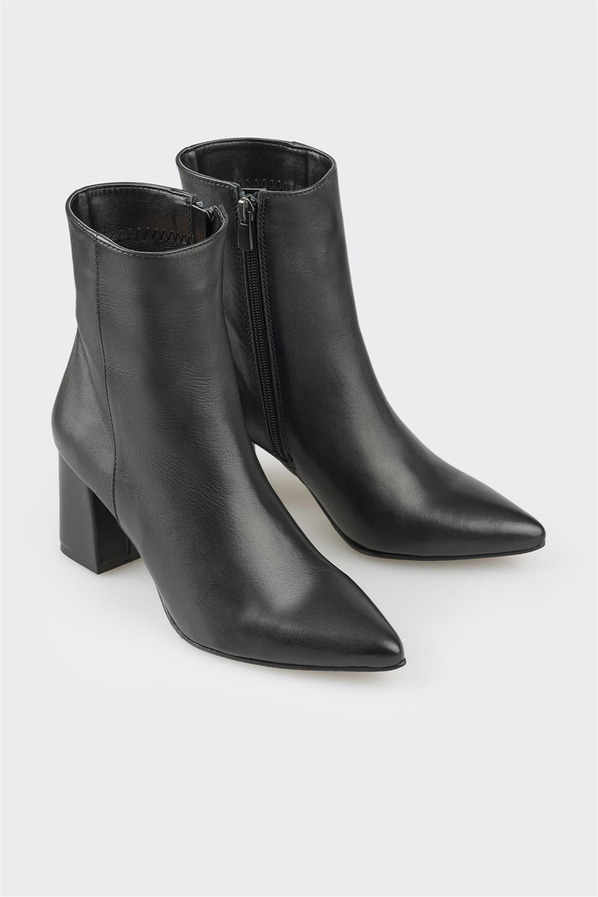 Siyah deri kadın bot, günlük kullanım için - Elle Shoes