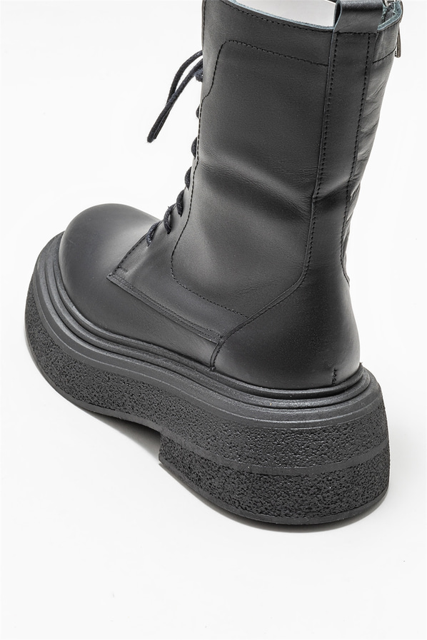 Siyah deri kadın bot, günlük kullanım için - Elle Shoes