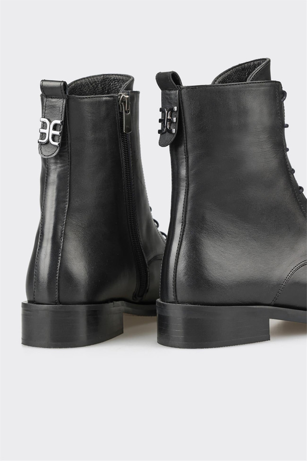 Siyah deri kadın günlük bot, rahat kullanım için - Elle Shoes