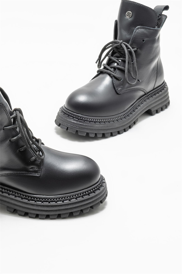 Siyah deri kadın günlük bot, günlük kullanım için - Elle Shoes