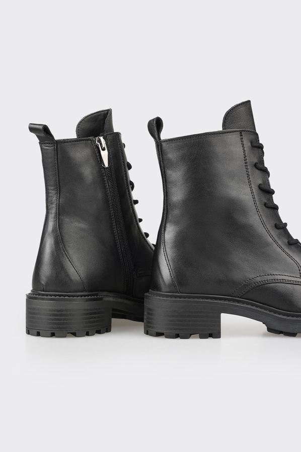 Siyah deri kadın günlük bot, günlük kullanım için - Elle Shoes