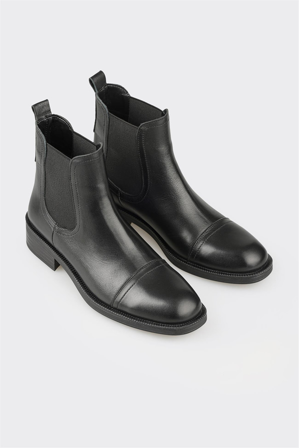 Siyah deri kadın bot, günlük kullanım için - Elle Shoes