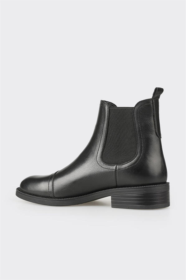 Siyah deri kadın bot, günlük kullanım için - Elle Shoes
