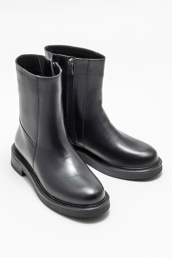 Siyah deri kadın bot, günlük kullanım için - Elle Shoes