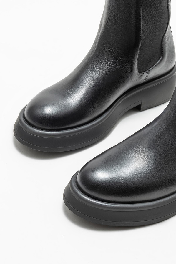 Siyah deri kadın chelsea bot, günlük kullanım için - Elle Shoes
