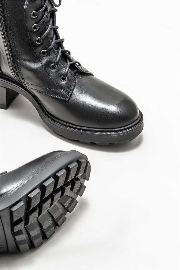 Siyah deri kadın bot, günlük kullanım için - Elle Shoes