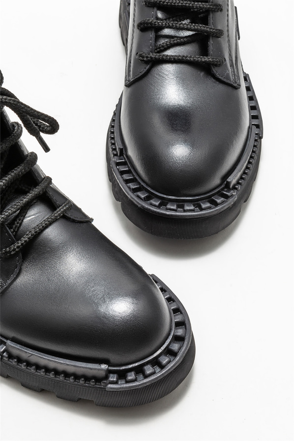 Siyah deri kadın bot, günlük kullanım için - Elle Shoes