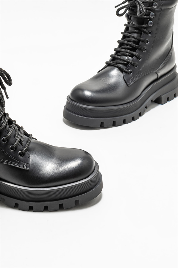 Siyah deri kadın bot, günlük kullanım için - Elle Shoes