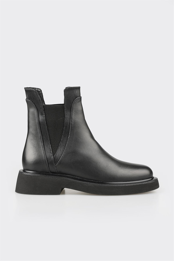 Siyah deri kadın bot, günlük kullanım için - Elle Shoes