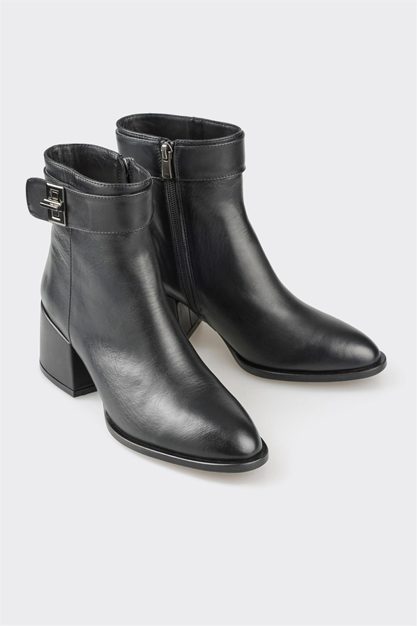 Siyah deri kadın bot, günlük kullanım için - Elle Shoes