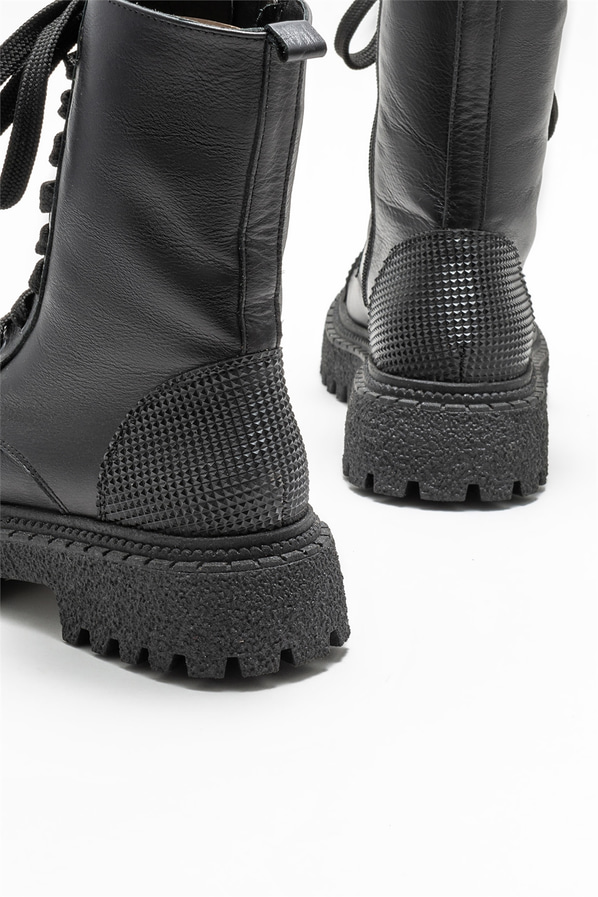 Siyah deri kadın bot, günlük kullanım için - Elle Shoes