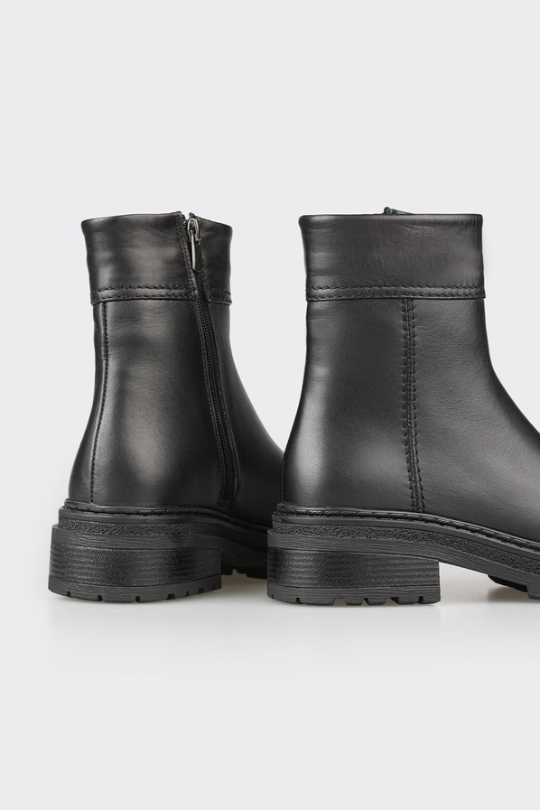 Siyah deri kadın bot, günlük kullanım için - Elle Shoes
