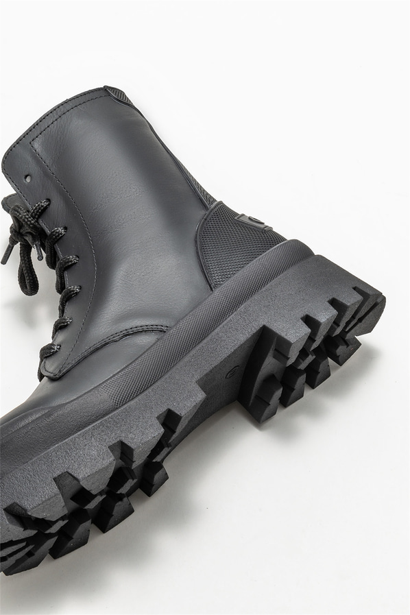 Siyah deri kadın bot, günlük kullanım için - Elle Shoes