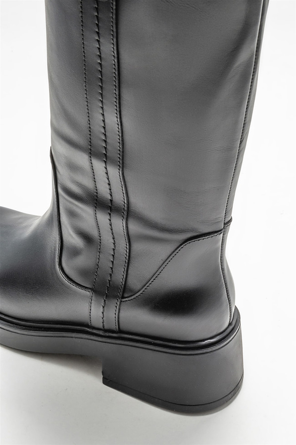 Siyah deri kadın bot, günlük kullanım için - Elle Shoes