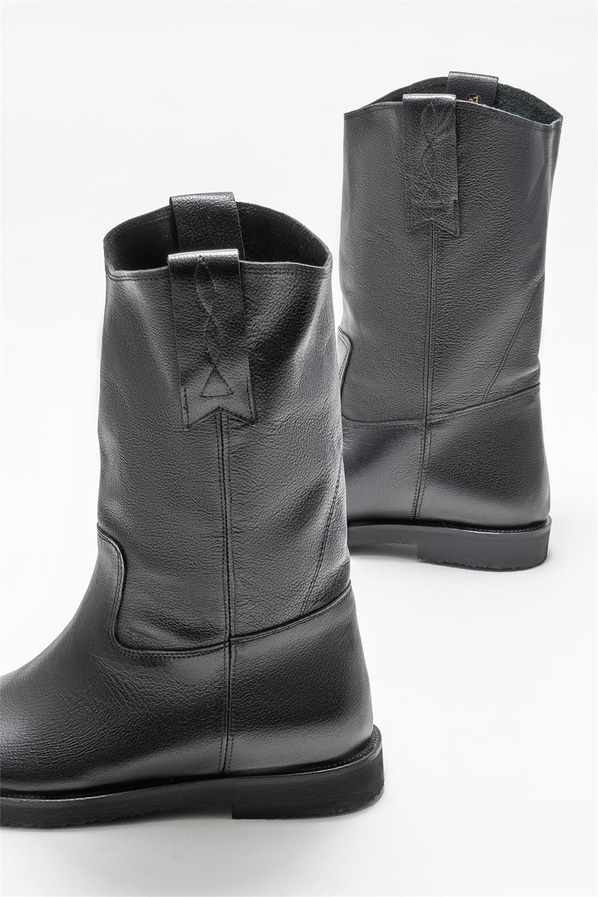 Siyah deri kadın bot, günlük kullanım için - Elle Shoes