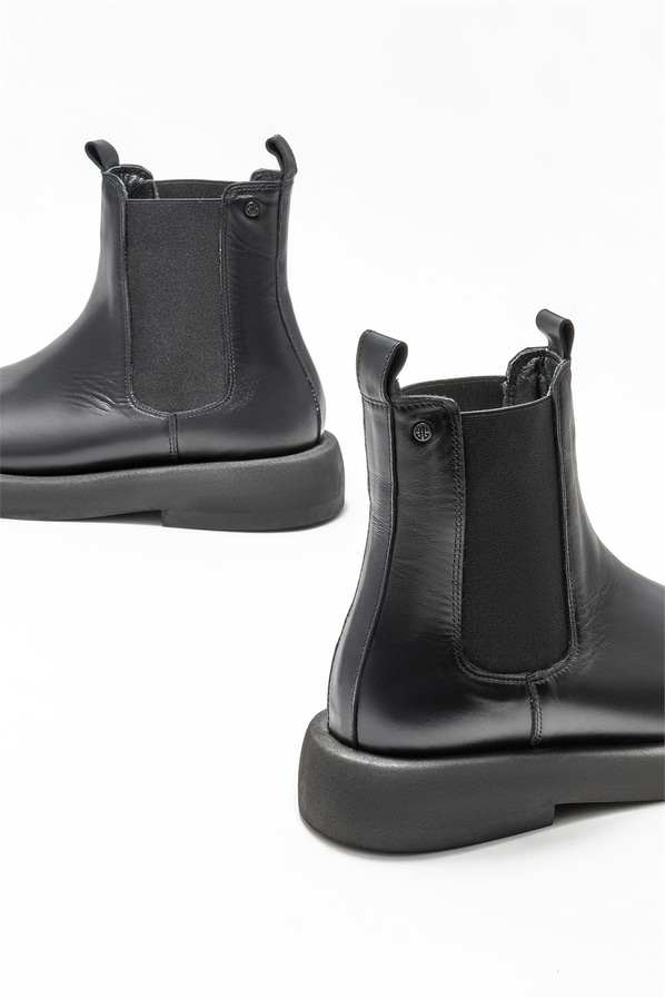 Siyah deri kadın bot, günlük kullanım için - Elle Shoes