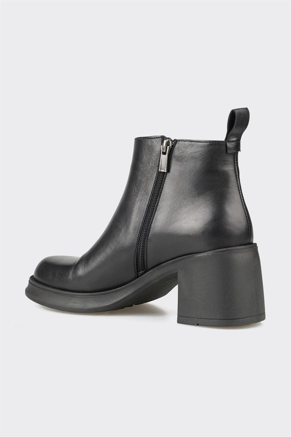 Siyah deri kadın bot, günlük kullanım için - Elle Shoes